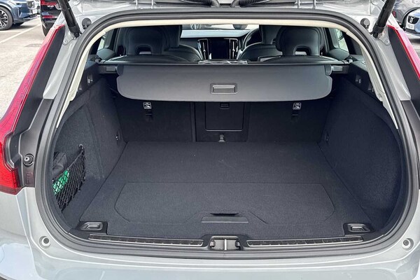 Used Volvo V60 2025 for sale - 75725983: Photo 8