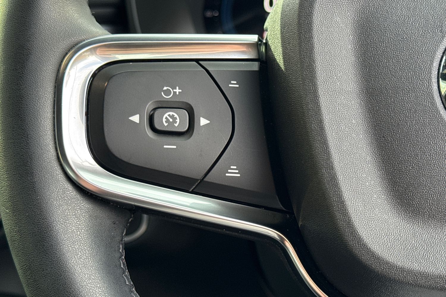 Used Volvo XC40 2022 for sale - 76302305: Photo 11