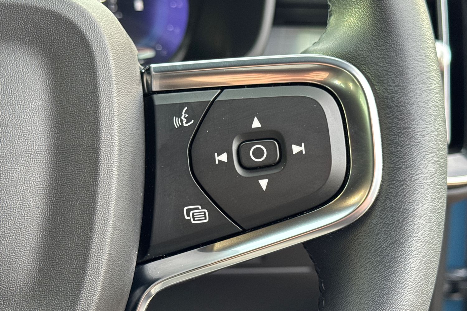 Used Volvo XC40 2022 for sale - 76302305: Photo 12