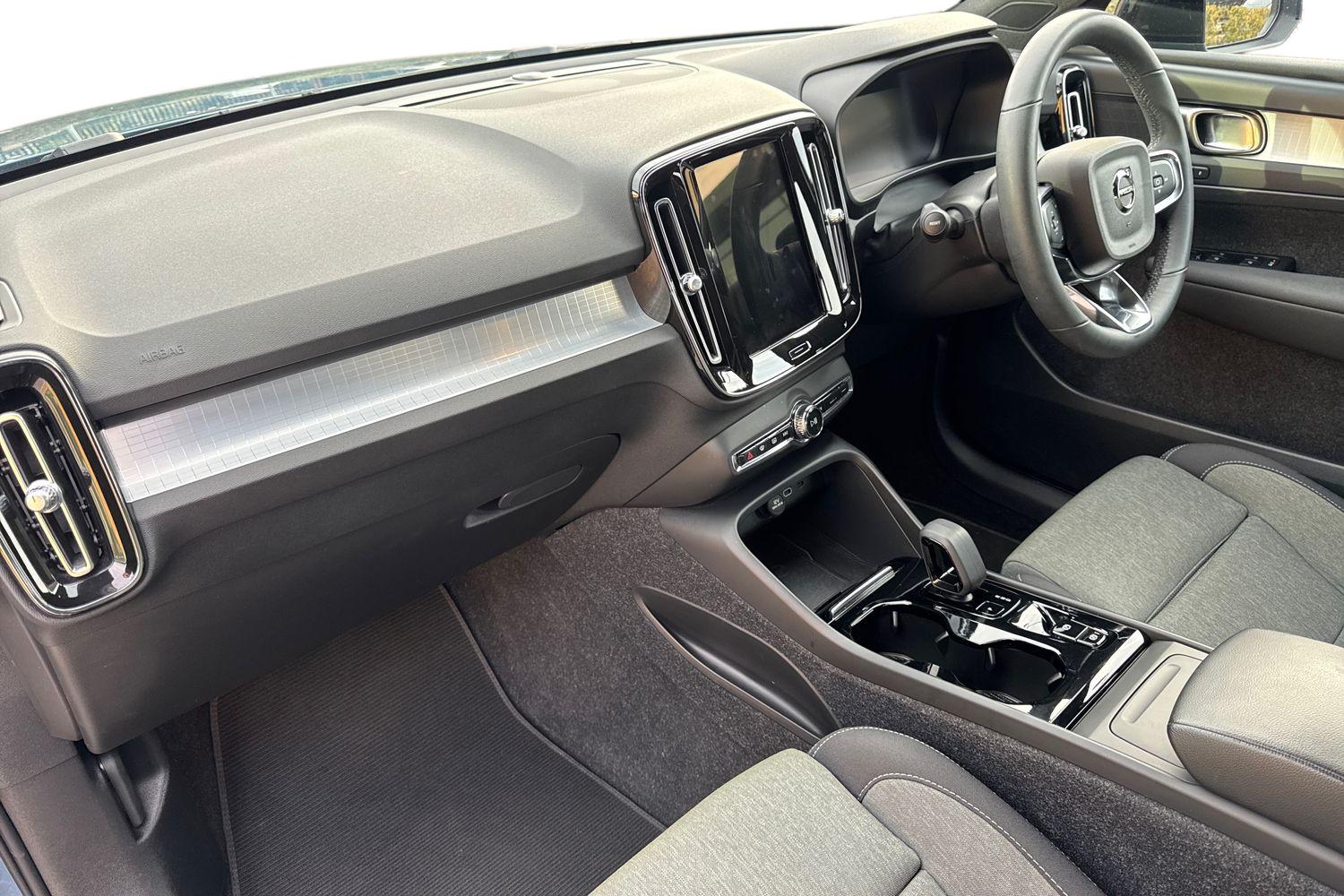 Used Volvo XC40 2022 for sale - 76302305: Photo 2