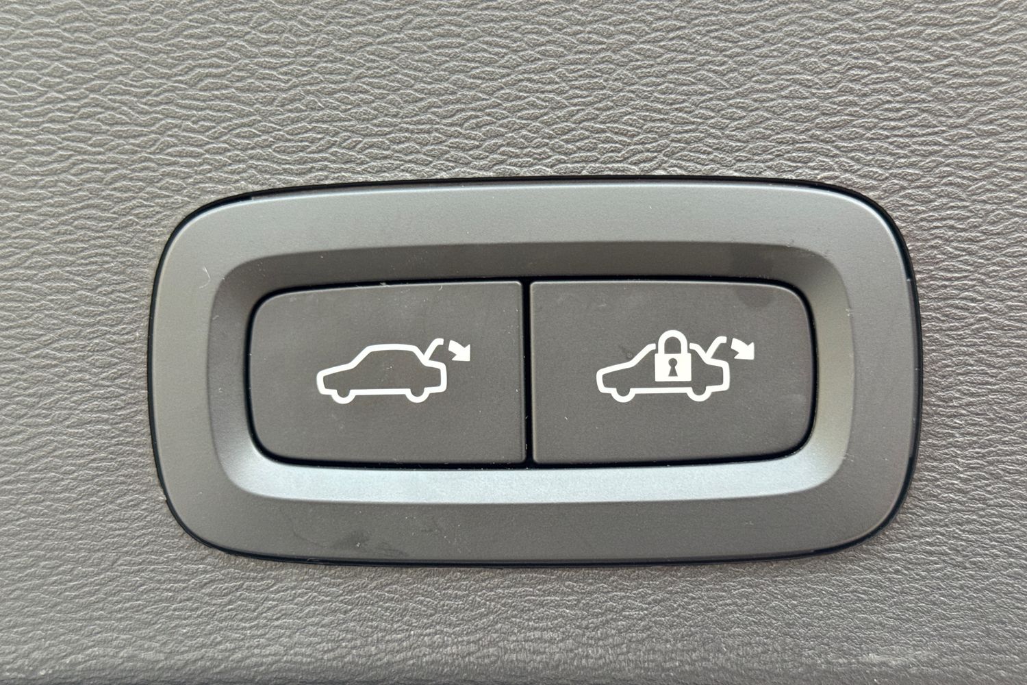 Used Volvo XC40 2022 for sale - 76302305: Photo 37