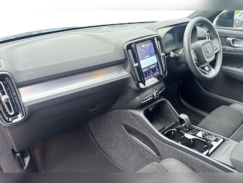 Used Volvo XC40 2025 for sale - 77274117: Photo