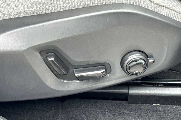 Used Volvo XC60 2023 for sale - 75467533: Photo 30