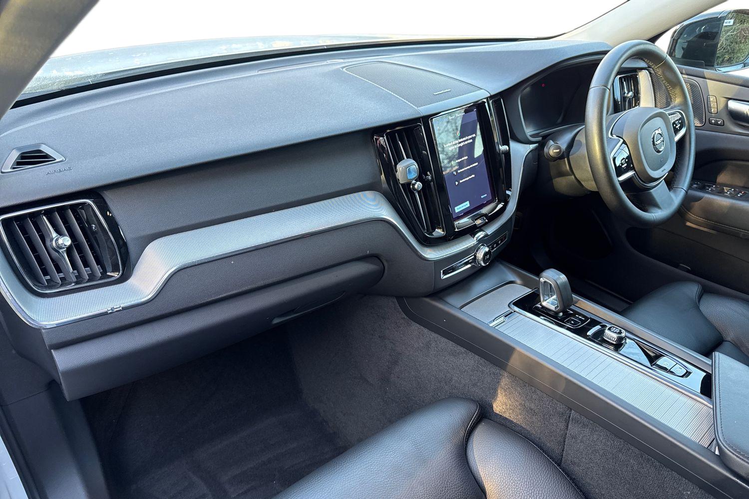 Used Volvo XC60 2022 for sale - 76630171: Photo 2