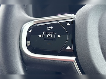 Used Volvo XC60 2024 for sale - 77434897: Photo