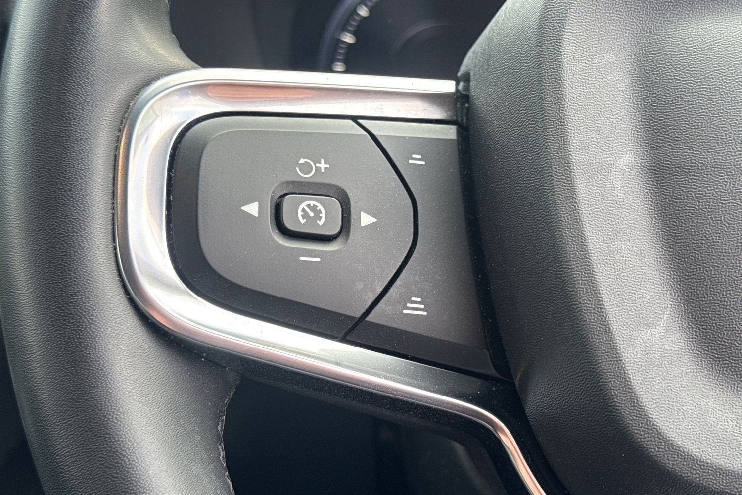 Used Volvo XC40 2022 for sale - 77127469: Photo 11