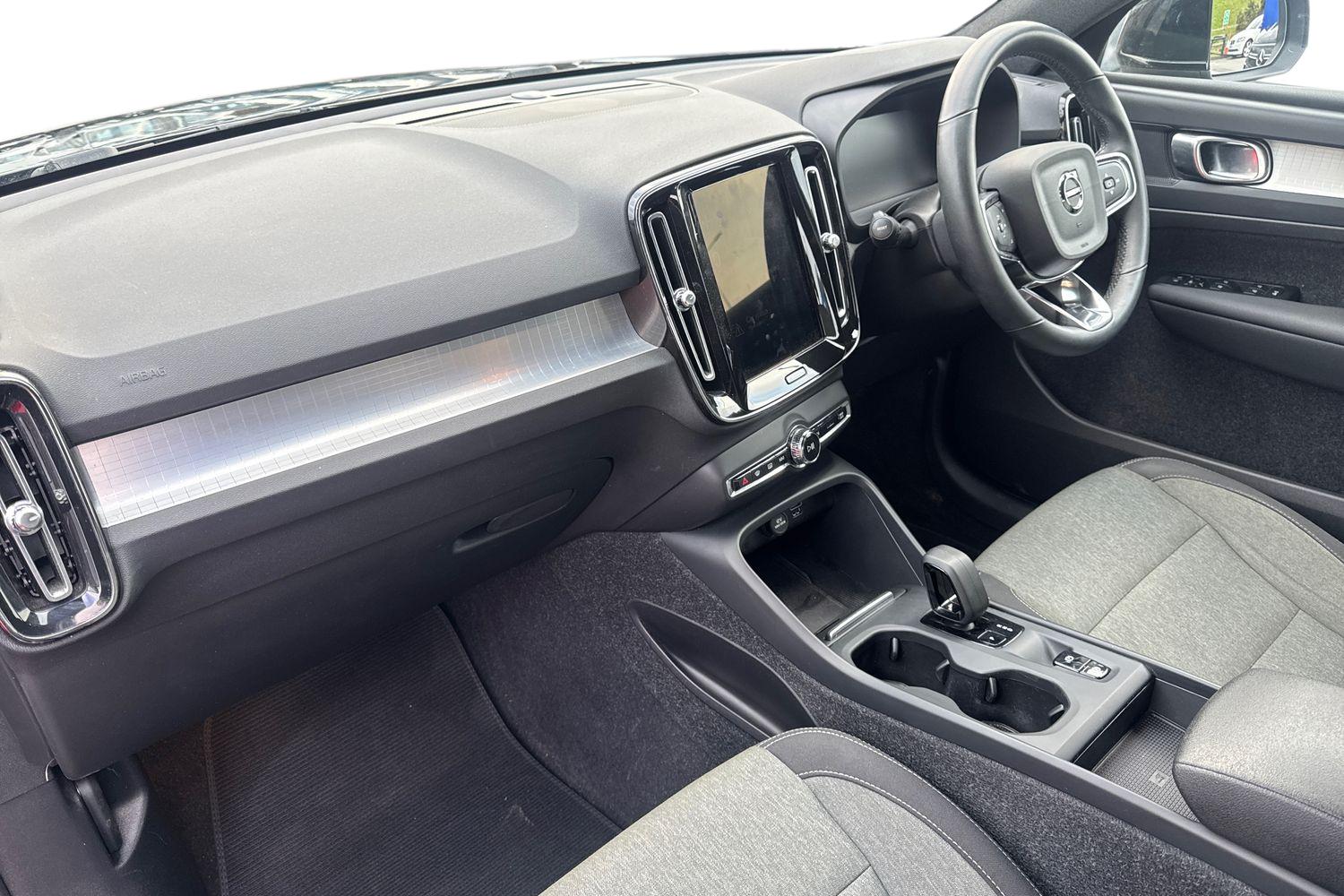 Used Volvo XC40 2022 for sale - 77127469: Photo 2