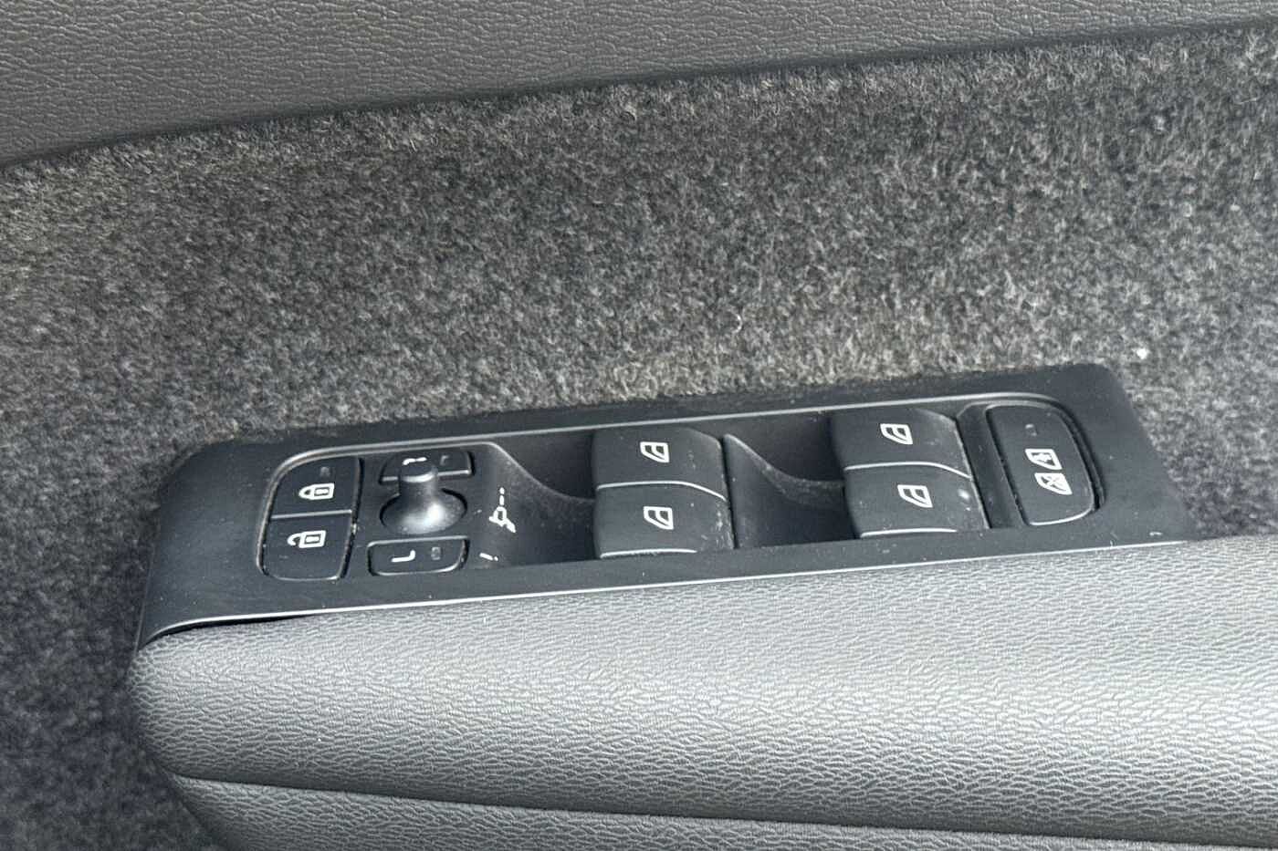 Used Volvo XC40 2022 for sale - 77127469: Photo 32