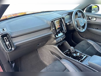 Used Volvo XC40 2021 for sale - 76302279: Photo