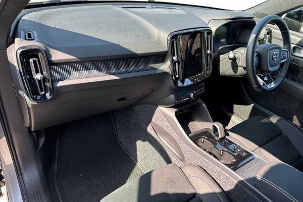 Used Volvo XC40 2024 for sale - 75467191: Photo 2