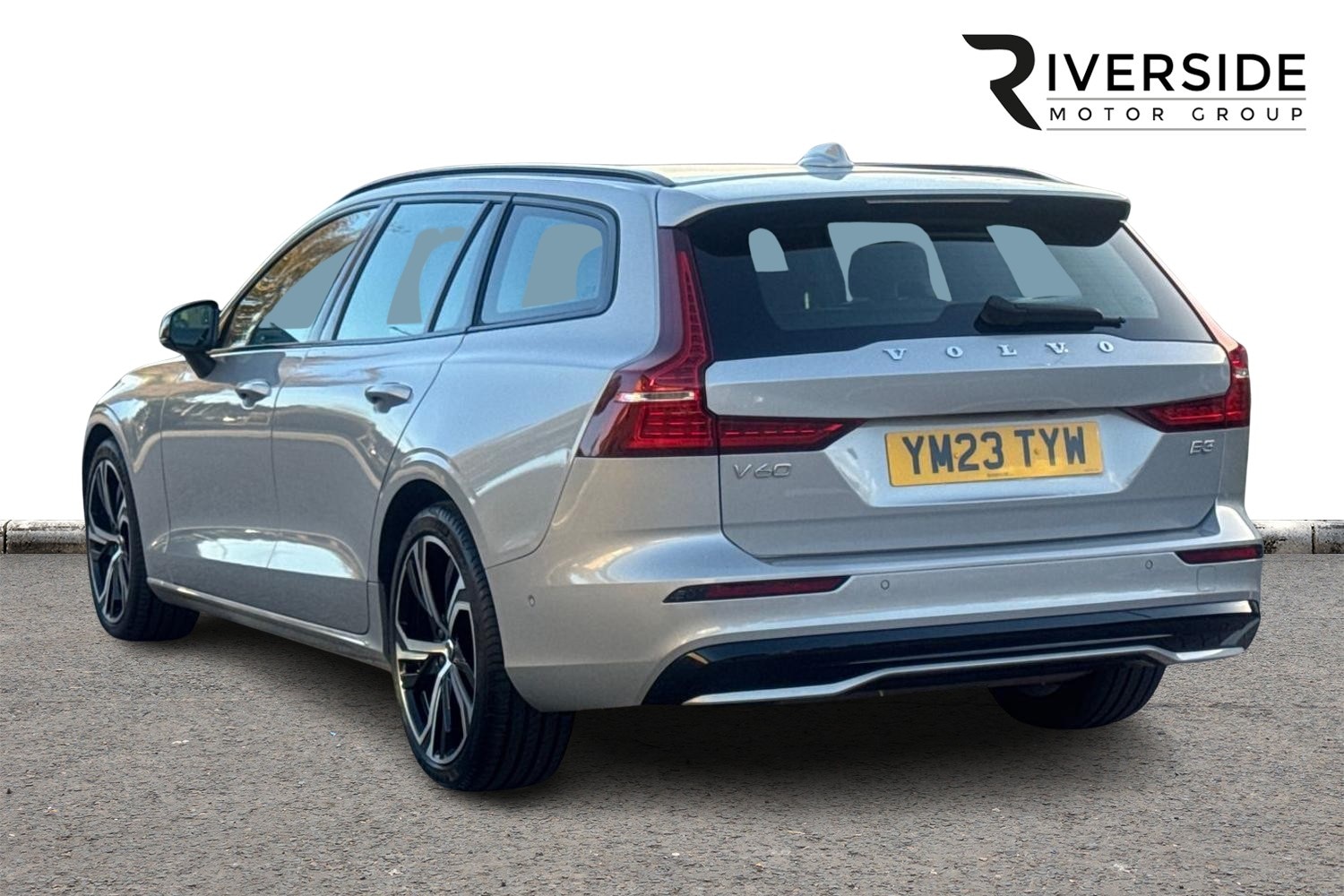 Used Volvo V60 2023 for sale - 76265468: Photo 3