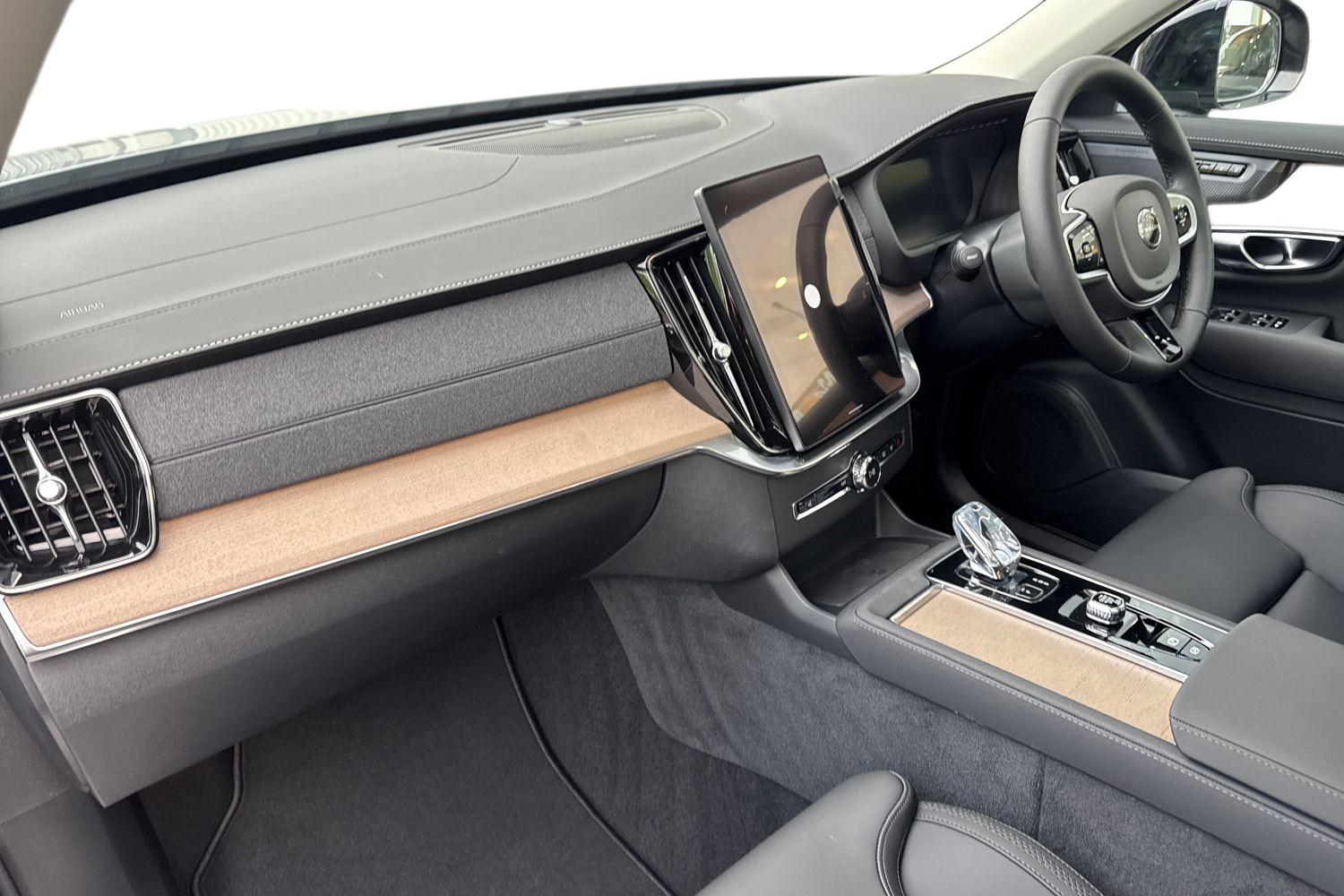 Used Volvo XC90 2025 for sale - 76796365: Photo 2