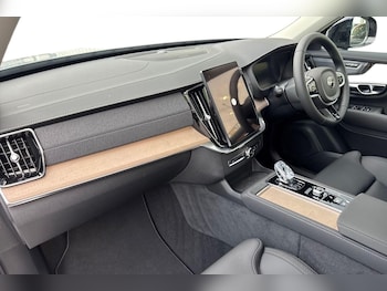 Used Volvo XC90 2025 for sale - 76796365: Photo