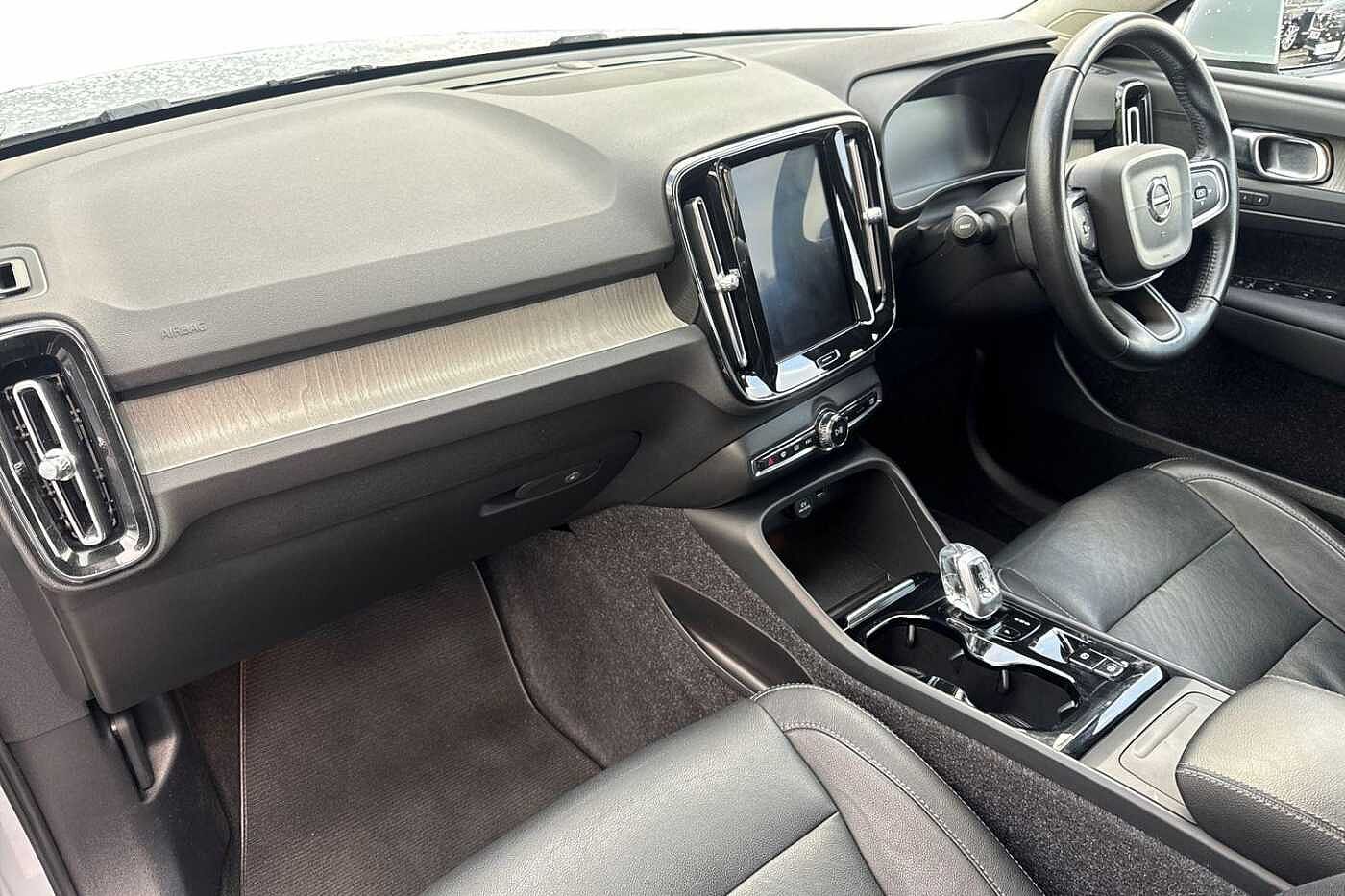 Used Volvo XC40 2020 for sale - 76393679: Photo 2