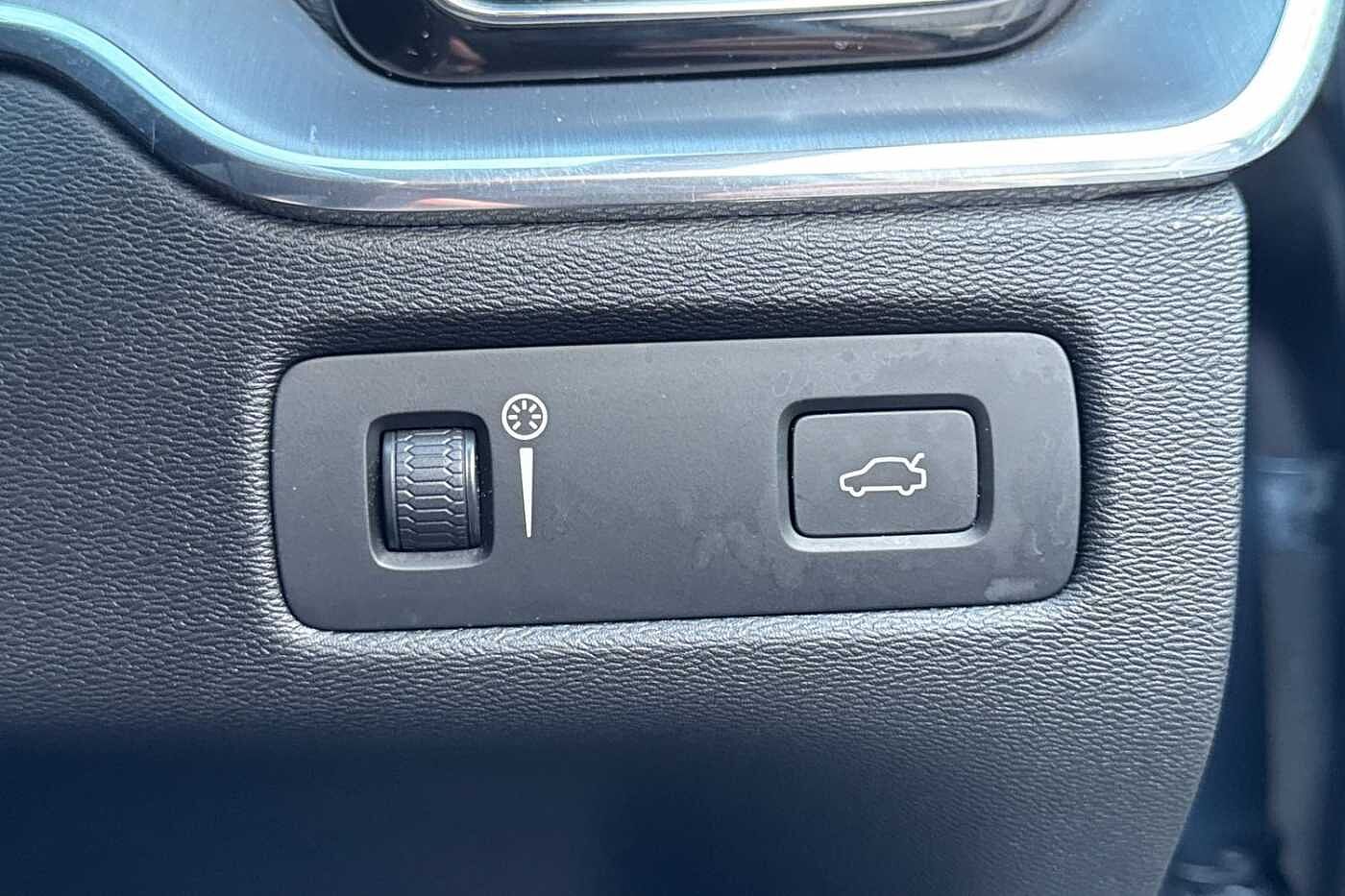 Used Volvo XC60 2018 for sale - 76544507: Photo 33