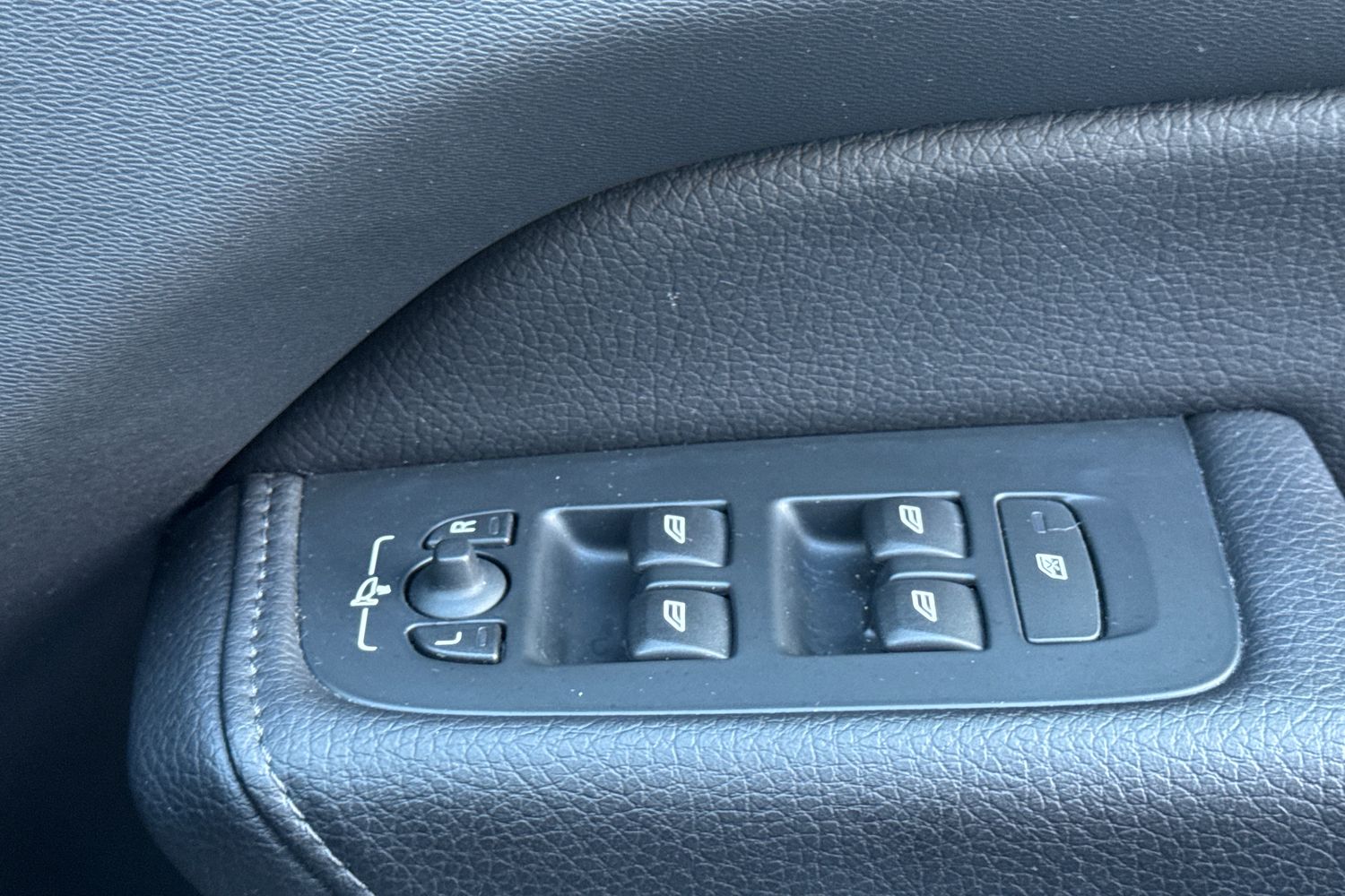 Used Volvo XC60 2018 for sale - 76544507: Photo 34