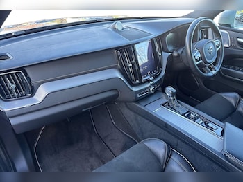 Used Volvo XC60 2018 for sale - 77420425: Photo