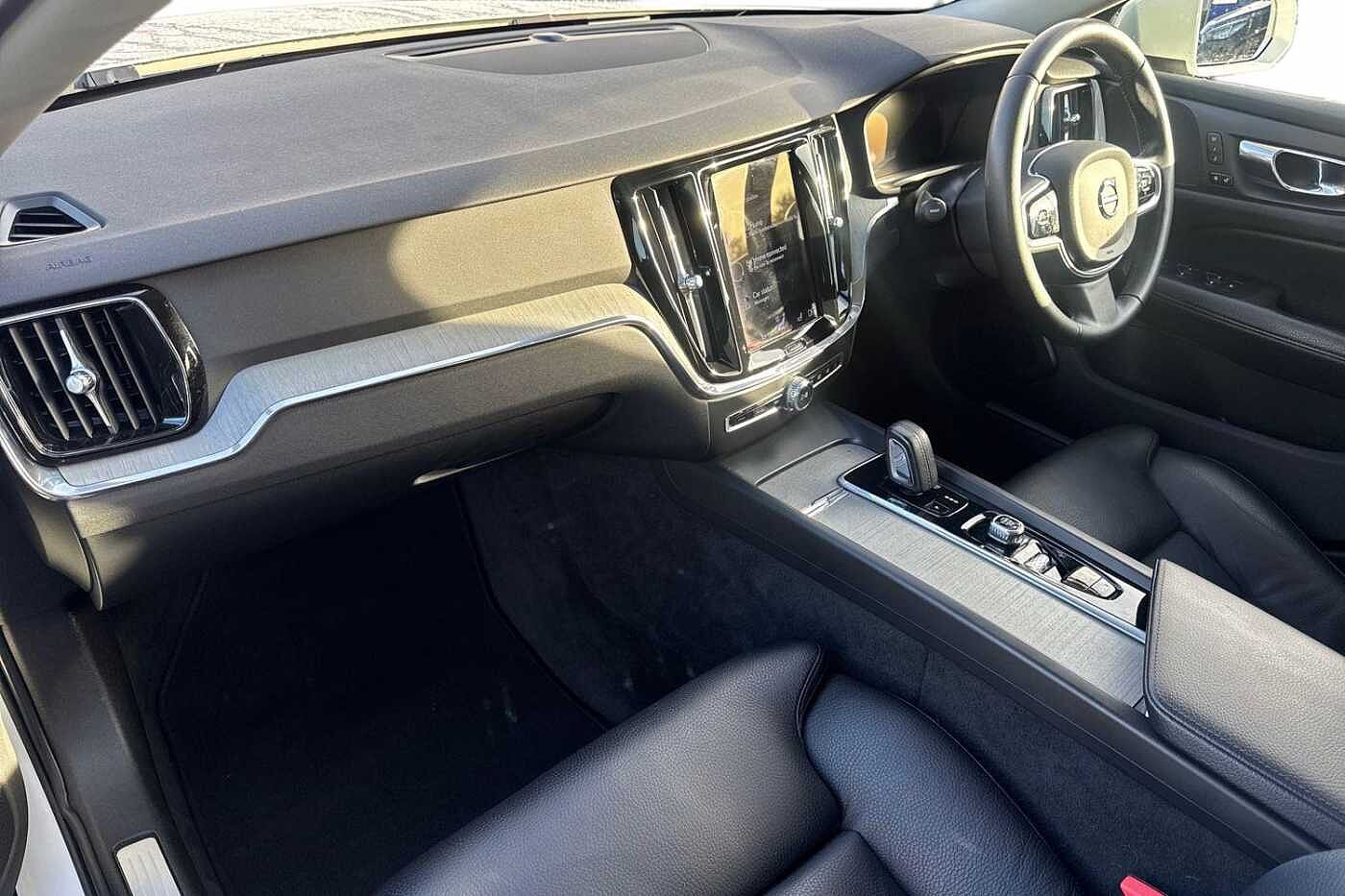 Used Volvo V60 2020 for sale - 76544561: Photo 2