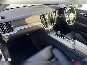 Used Volvo V60 2020 for sale - 76544561: Photo