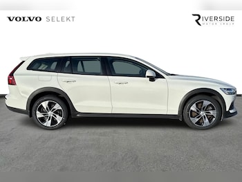 Used Volvo V60 2020 for sale - 76544561: Photo