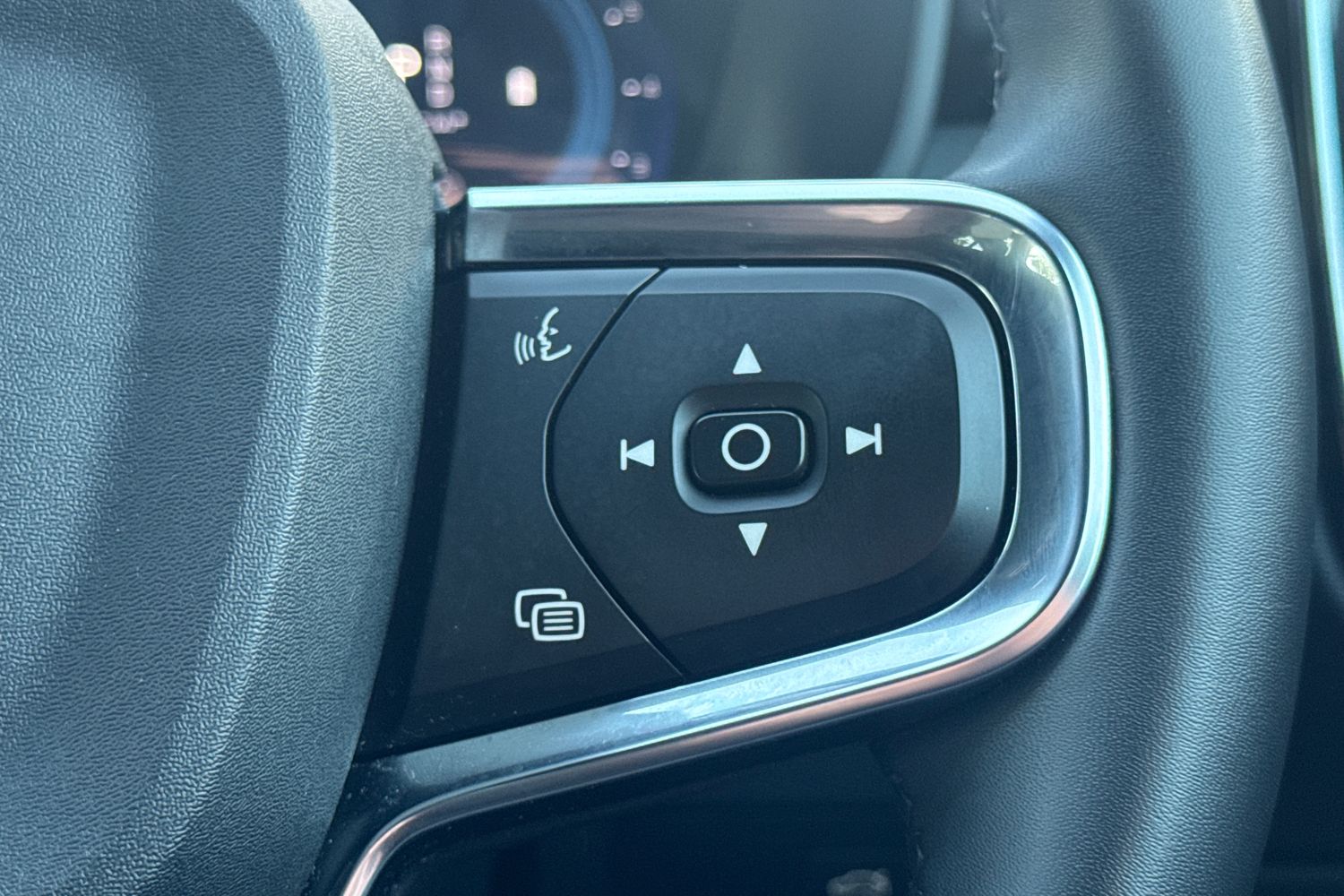 Used Volvo XC40 2023 for sale - 76881672: Photo 12