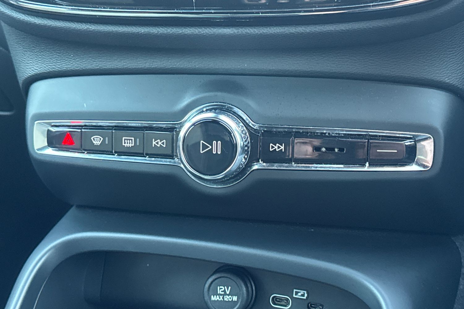 Used Volvo XC40 2023 for sale - 76881672: Photo 14