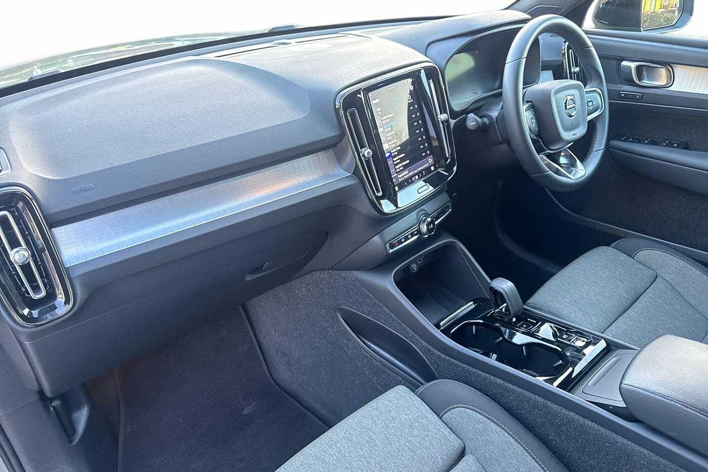 Used Volvo XC40 2023 for sale - 76881672: Photo 2