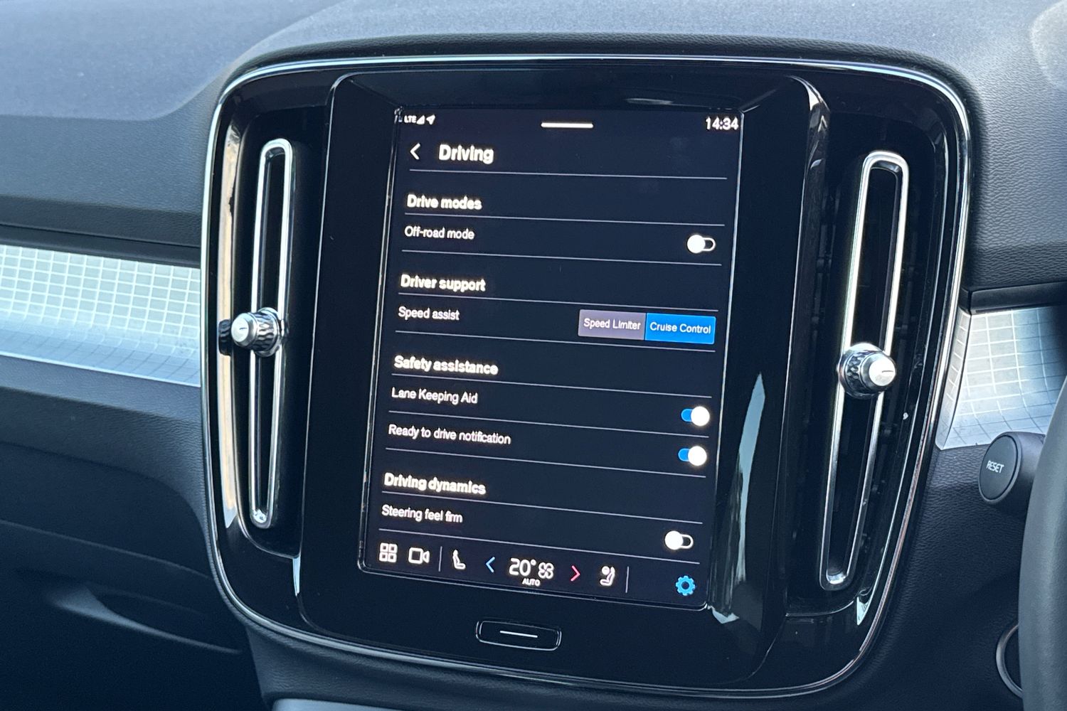 Used Volvo XC40 2023 for sale - 76881672: Photo 27