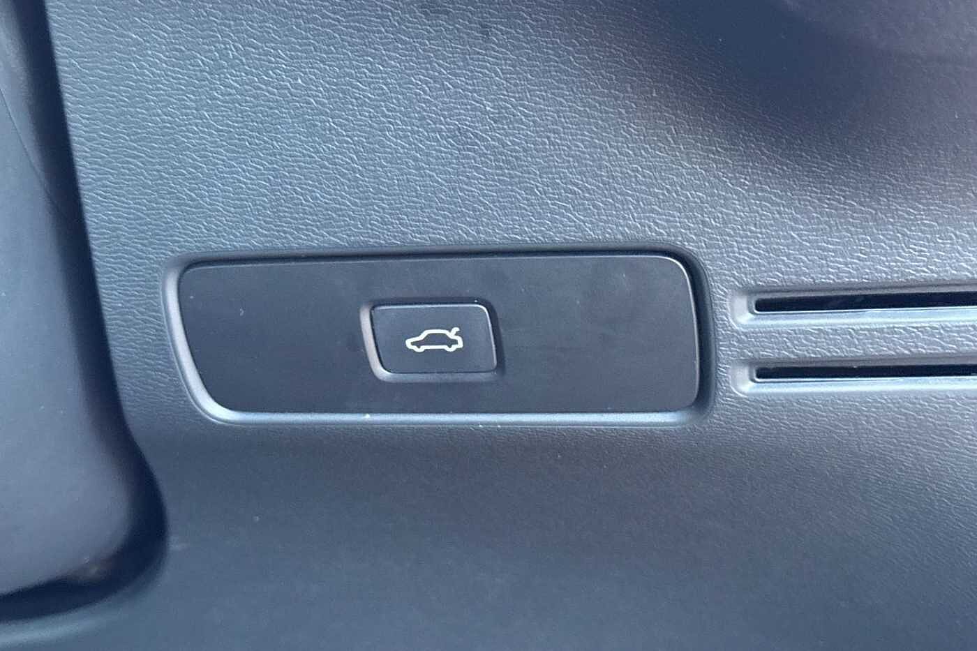 Used Volvo XC40 2023 for sale - 76881672: Photo 32