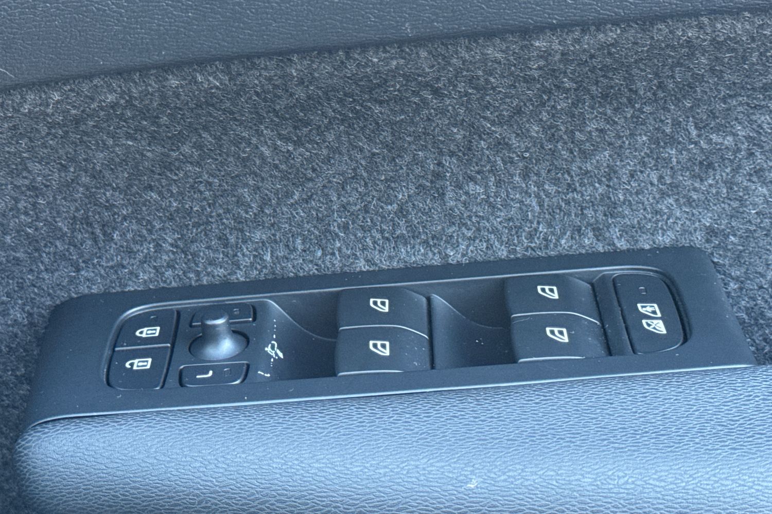 Used Volvo XC40 2023 for sale - 76881672: Photo 33