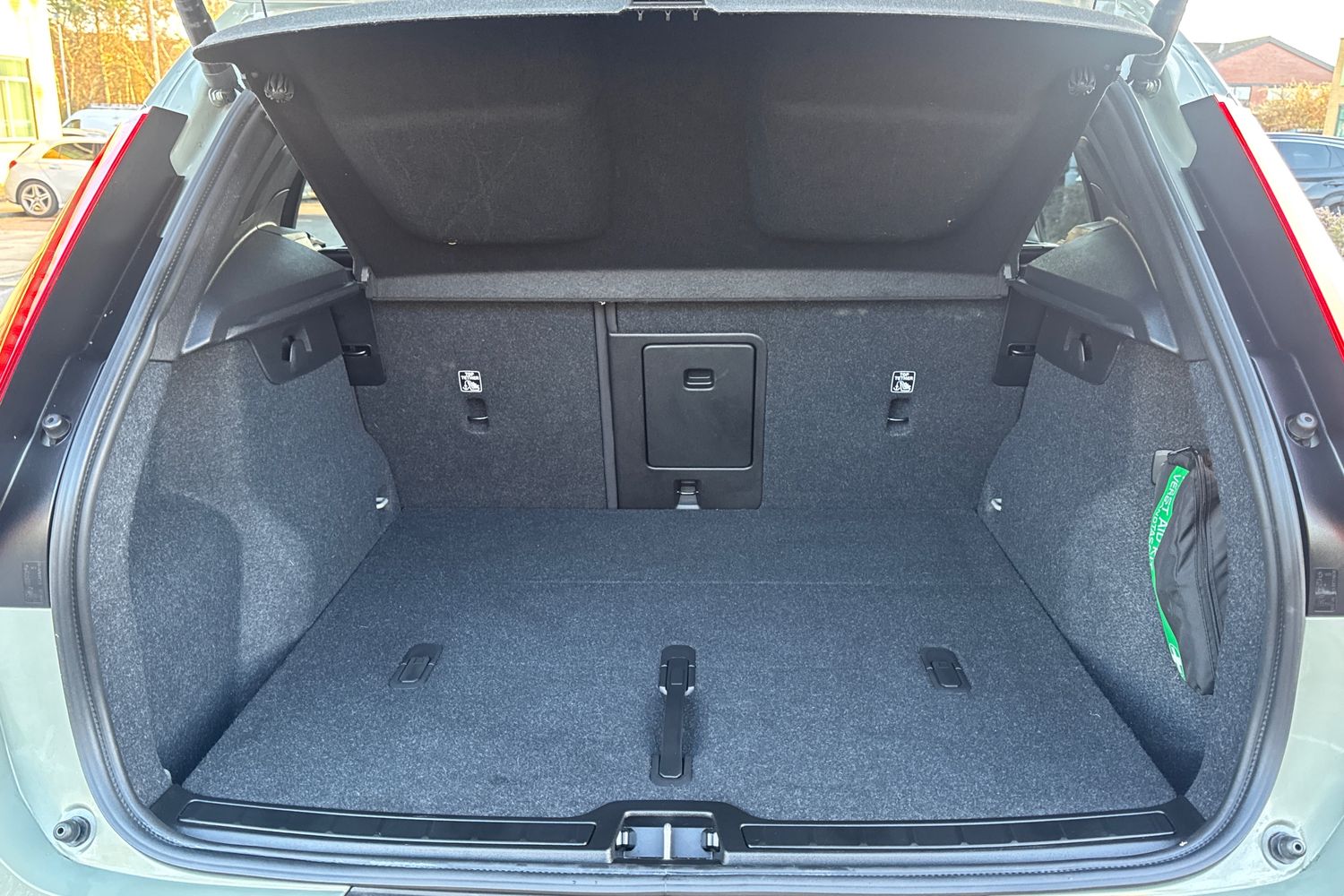 Used Volvo XC40 2023 for sale - 76881672: Photo 8