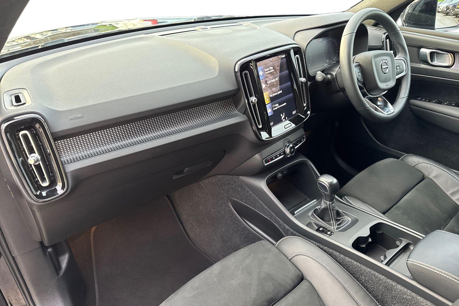 Used Volvo XC40 2022 for sale - 76959993: Photo 2