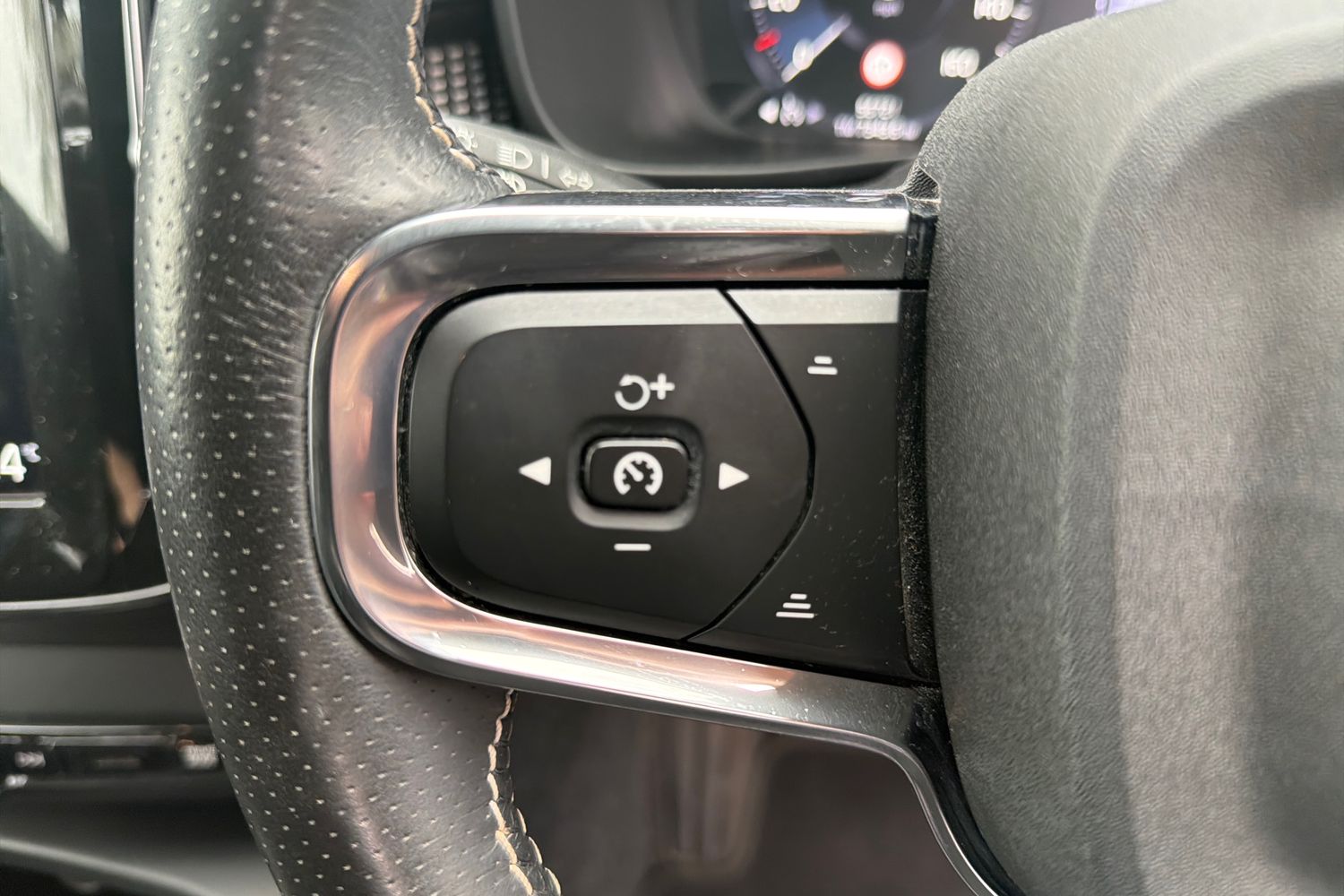 Used Volvo XC40 2021 for sale - 77950636: Photo 11