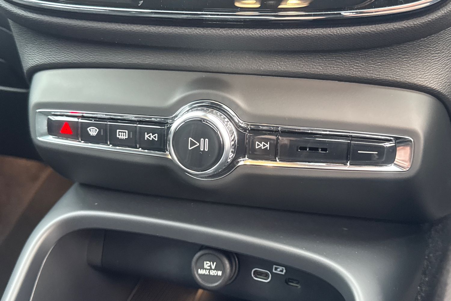 Used Volvo XC40 2025 for sale - 76614972: Photo 14