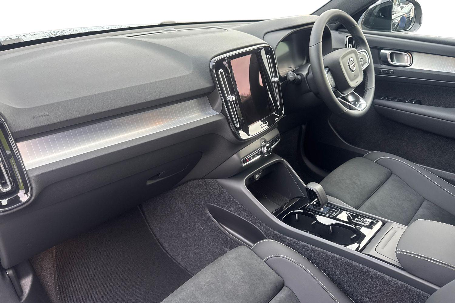 Used Volvo XC40 2025 for sale - 76614972: Photo 2