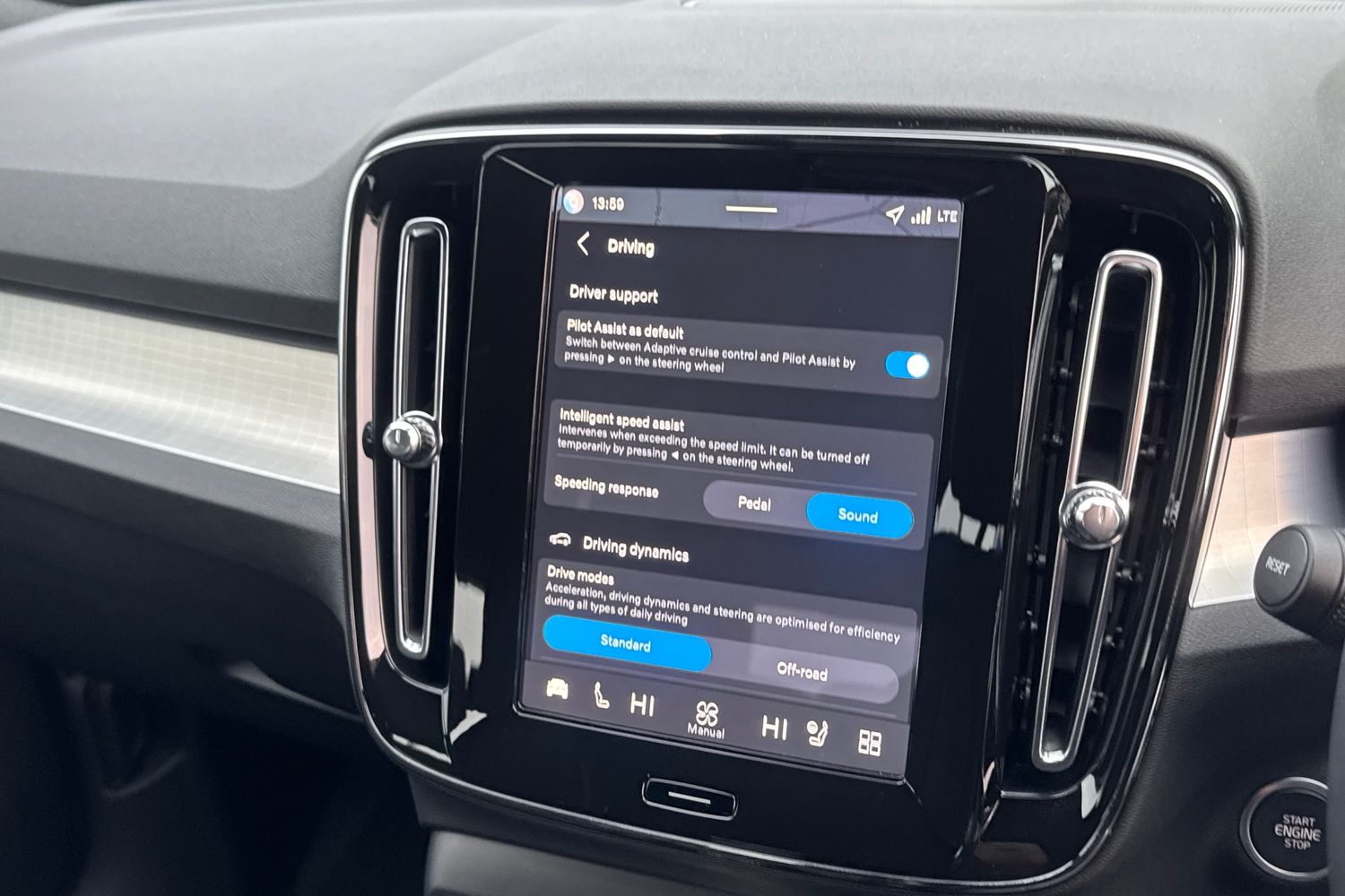 Used Volvo XC40 2025 for sale - 76614972: Photo 24