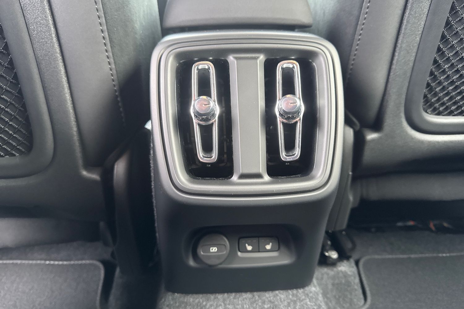 Used Volvo XC40 2025 for sale - 76614972: Photo 36