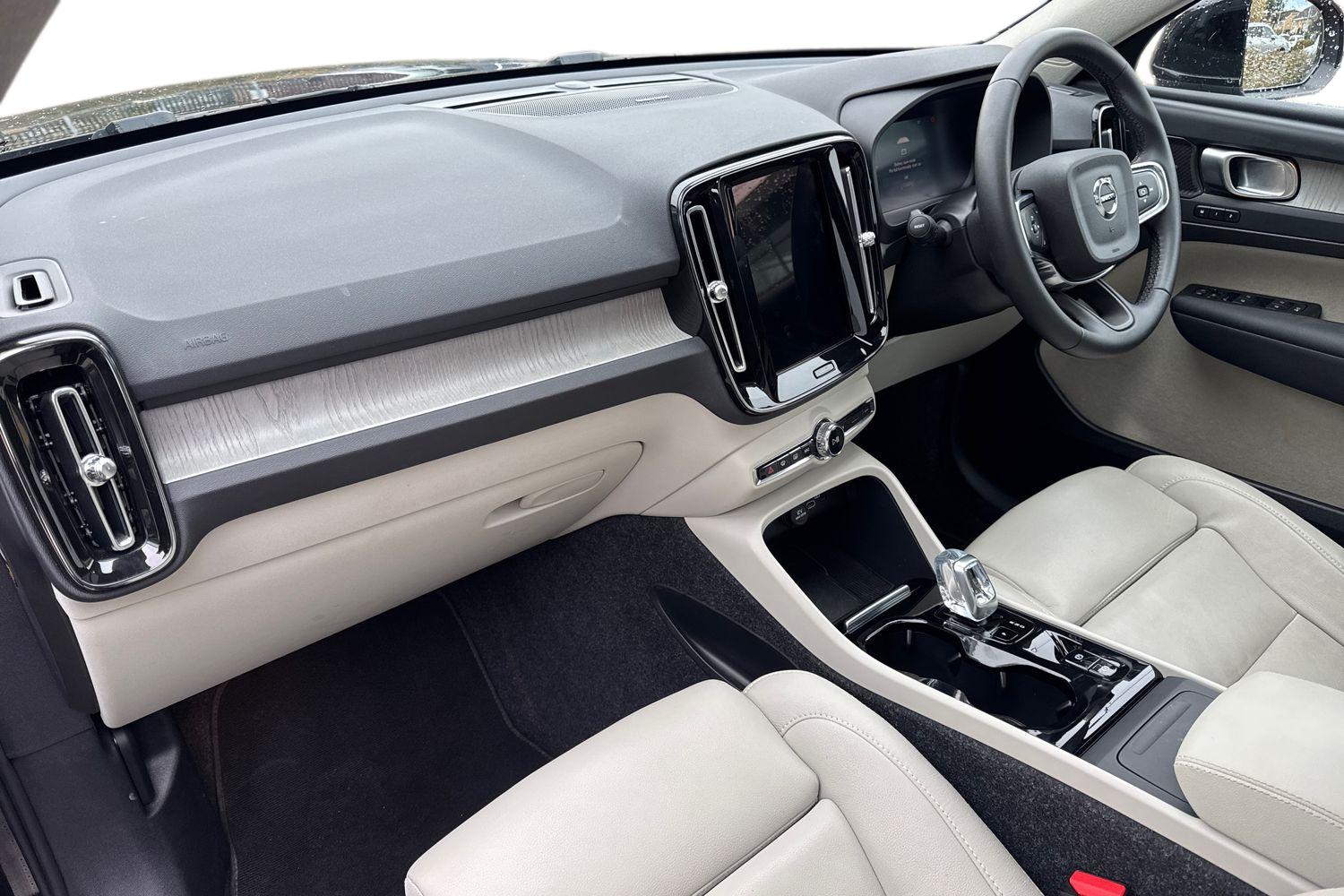 Used Volvo XC40 2025 for sale - 76507656: Photo 2