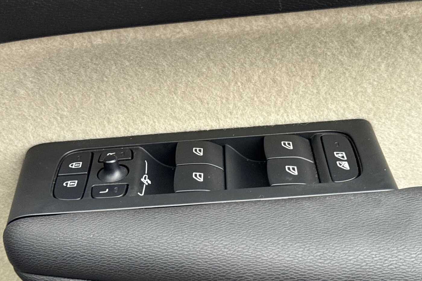 Used Volvo XC40 2025 for sale - 76507656: Photo 35