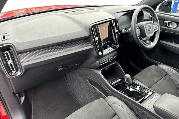 Used Volvo XC40 2020 for sale - 75997032: Photo 2