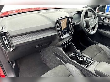 Used Volvo XC40 2020 for sale - 75997032: Photo 2