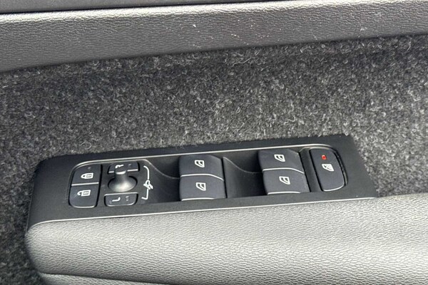 Used Volvo XC40 2020 for sale - 75997032: Photo 36