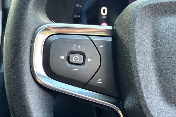 Used Volvo XC40 2023 for sale - 75467713: Photo 11