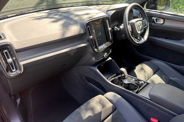 Used Volvo XC40 2023 for sale - 75467713: Photo 2