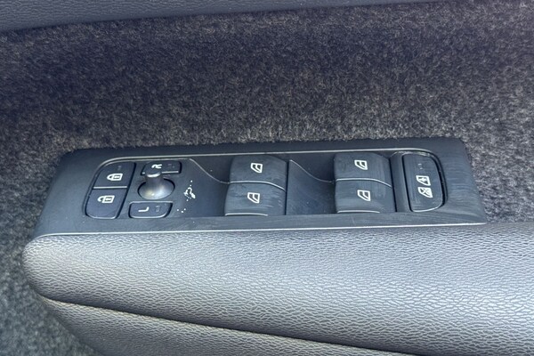 Used Volvo XC40 2023 for sale - 75467713: Photo 34
