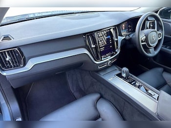 Used Volvo V60 2022 for sale - 76709432: Photo