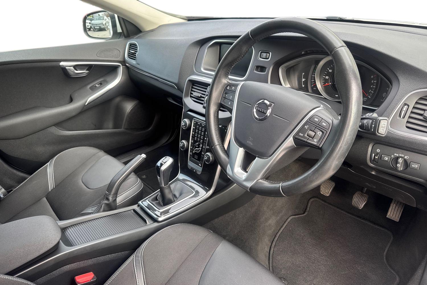 Used Volvo V40 2019 for sale - 77630832: Photo 10