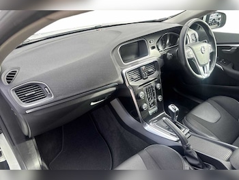 Used Volvo V40 2019 for sale - 77630832: Photo