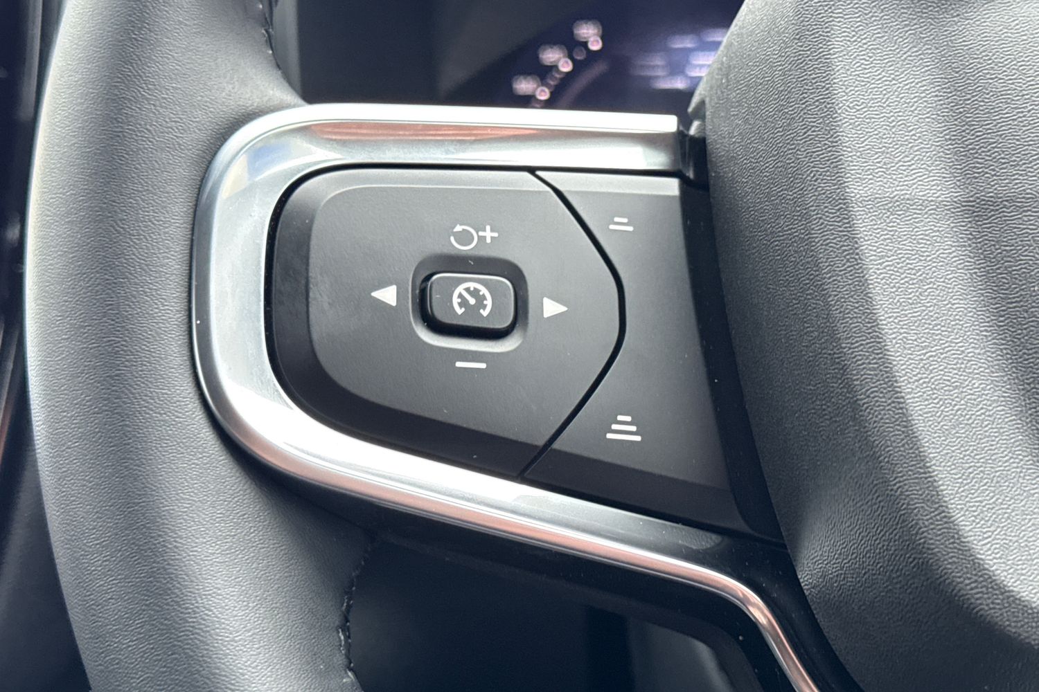 Used Volvo XC40 2025 for sale - 77151418: Photo 11