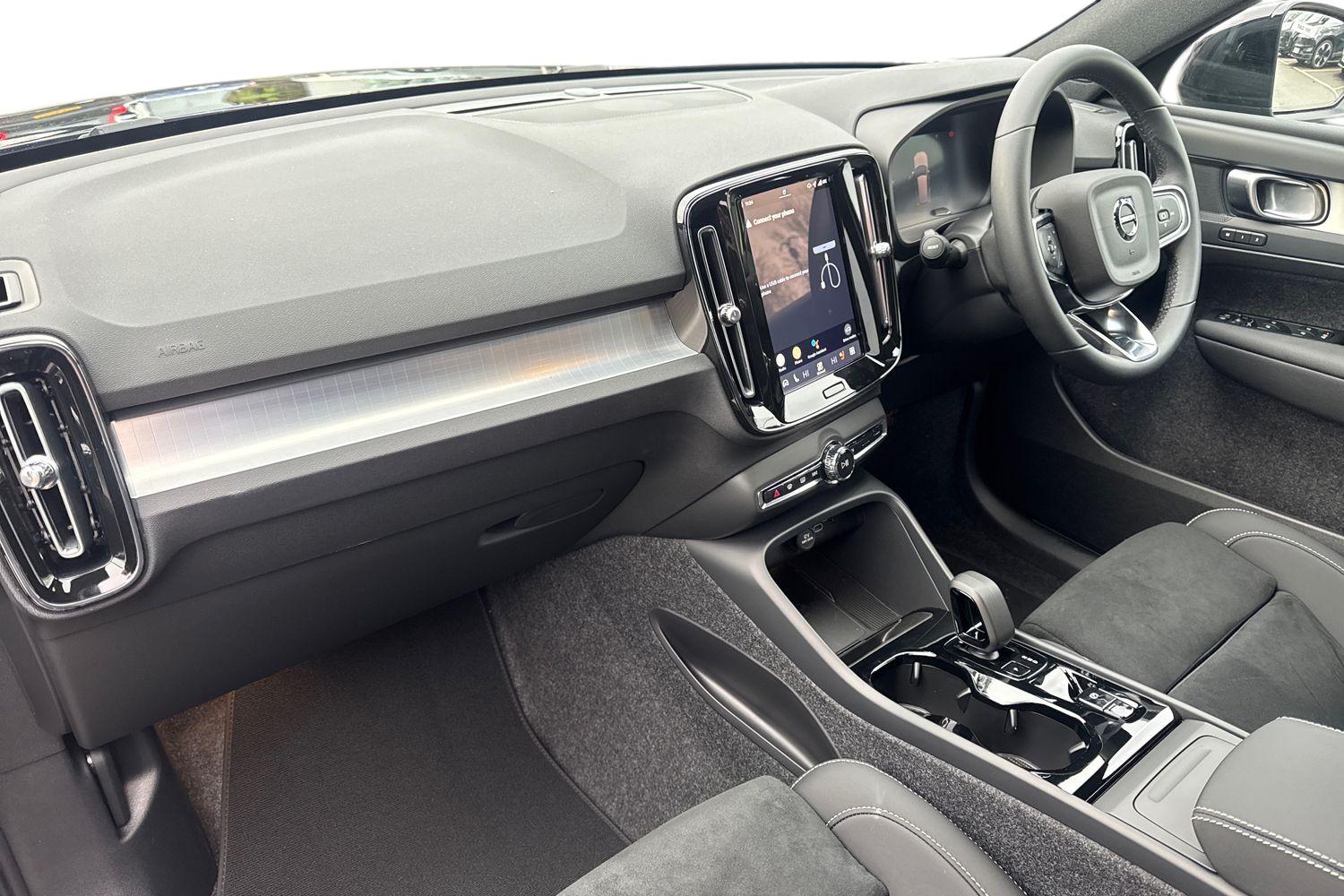 Used Volvo XC40 2025 for sale - 77151418: Photo 2